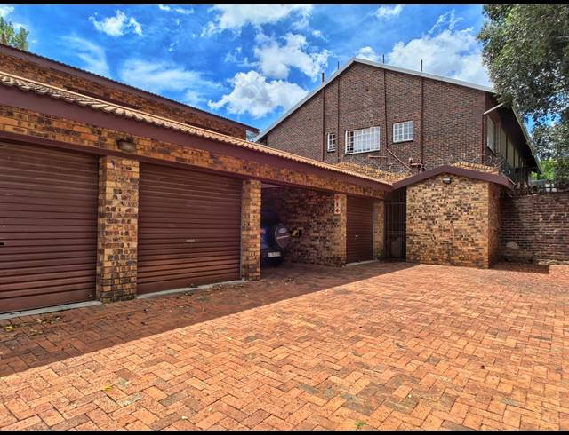 2 BEDROOM DUPLEX FOR SALE IN WINDSOR EAST